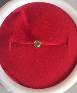 It's 22c gold nose pin