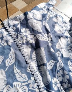 Floral Sleeveless kurti slit til uper waist