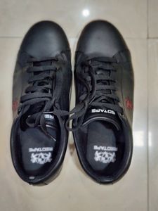 Red tape Sneakers