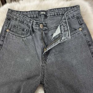 Dreamy Wide-Leg Denim: High-Waist &amp; Frayed Hem
