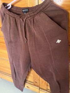 brown sweatpants W stretchable material