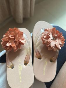 Flower Frisbee Flip Flops - Size 7