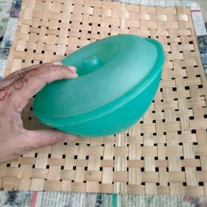 Frosted Plastic Bowl With Lid