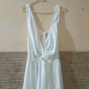 White Backless Maxi Dress 🦢