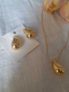 Gold Tone Teardrop Jewelry Set