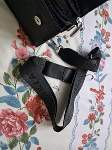Beautiful Sling Bag With Broad Belt