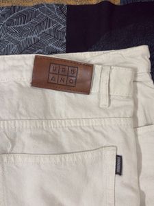 White denim jeans with knee cuts style
