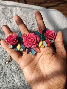 Stunning Roses Design Neckpiece