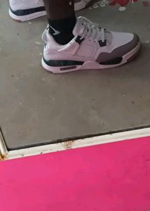 Jordan Low Top Sneakers