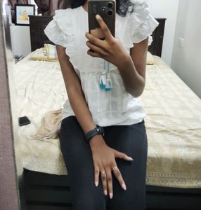 White Knoted Top