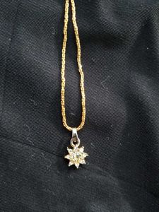 Vintage Gold Tone Floral Pendant Necklace