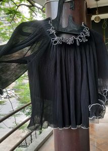 BLACK OFF SHOULDER TOP