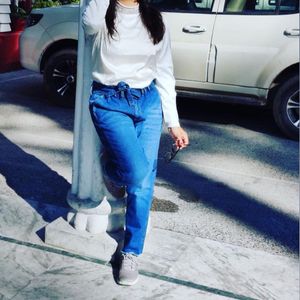 Ripped Hem Heigh Rise Girlfriend Jeans