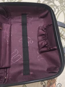 IT Luggage Vanity Case