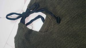 Pullover With Beautiful Knot