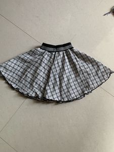Girls&#39; Black &amp; White Plaid Skirt Set