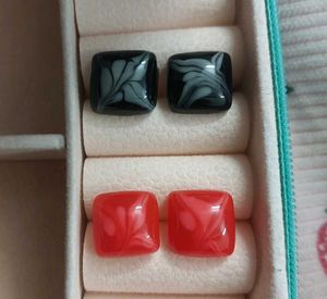 Set of 2 stud earrings