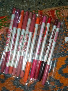 New Lip Liner  Plz Buy.11 Shade With Blusher