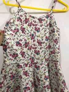 Cute White With Multicolour Flower Top 😻🌺💮🌷🪷