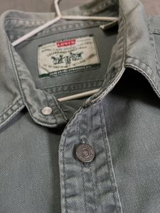 Vintage 90s Levi’s Denim Shirt❗️