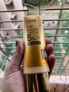 Lakme Sun Expert Dry Matte Fluid SPF 50