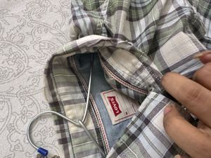 Levi&#39;s Plaid Flannel Shirt