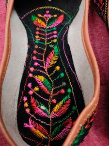 Embroidered Ethnic Juttis (AR)