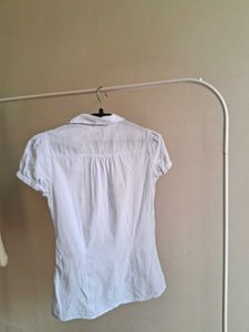 H&amp;M Striped Fitted Collar Shirt