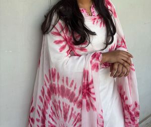 Beautiful White And Pink Kurta Set With Duppata🩷