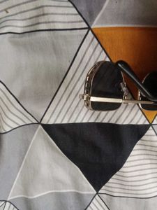 Stylish Sunglasses with metal coat