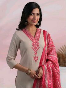 ​💖 Elegant Pink Ensemble: Embroidered Kurta with