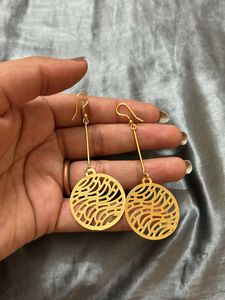 SALE ! Classy Gold Plated Light Metal Earings