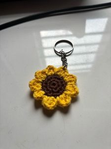 crochet sunflower keychain