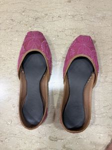 Pink Jutti/ Mojri