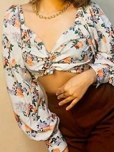 ‼️‼️Retro pleasant foral printed top‼️‼️