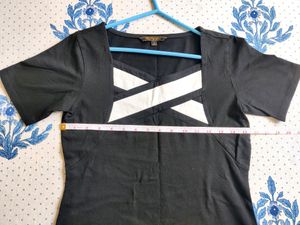 Black Clr Cotton Tshirt With Unique Neck Pattern