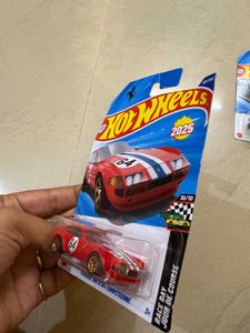 Hot Wheels Mercedes-Benz 500 E &amp; Ferrari