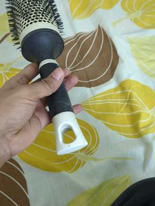Roller ceramic brush for that perfect blowout