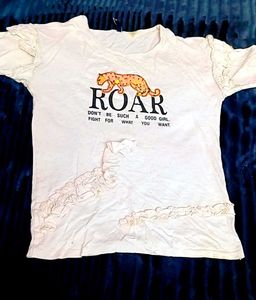 ROAR Graphic Tee