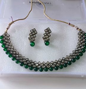 Antique Green Moti And Kundan Chokher Set