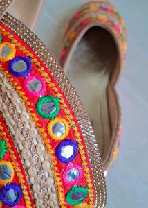 Stunning juttis ✨