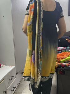Suit Set With Black Salwaar And Chiffon Dupatta