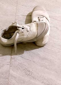 School Shoes White shoe 4,5,6,7 Yr