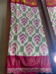 🩷Beautiful ikat print saree - TOTALLY NEW 🩷
