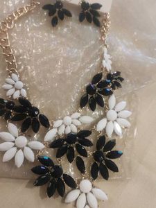 Black &amp; White Floral Jewelry Set