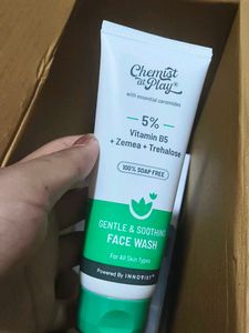 Chemist at Play Face Wash