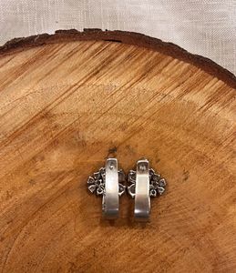 AD Sparkling Floral Earrings