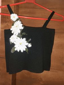 URBANIC UNUSED BRAND NEW BLACK CROP TOP