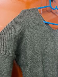 Elegant Olive Green V-Neck Sweater