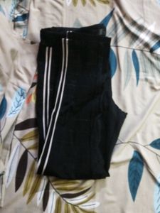 black jeggings with white stripes, stretchible recommended size:34